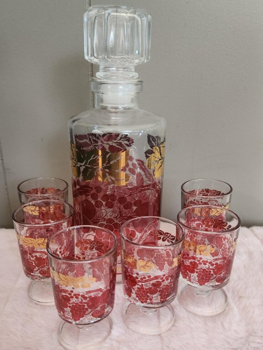 VINTAGE 7-Piece Mid-Century French Luminarc Red & Gold Grapevine Liqueur Set